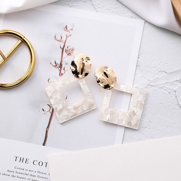 NWT White and Gold Geometric Retro Statement Earrings - Picture 1 of 7